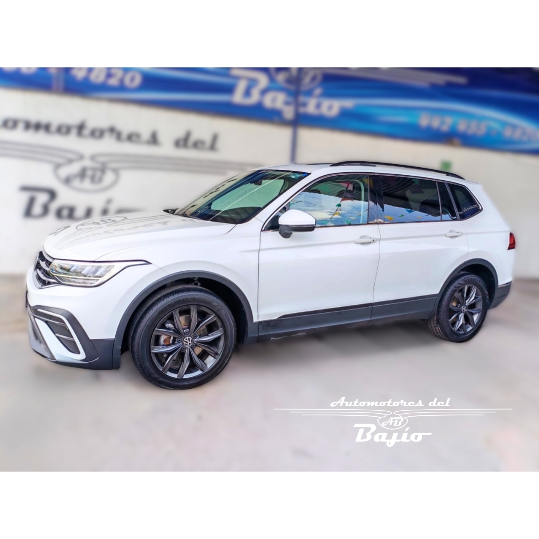 <a href='https://automotoresdelbajio.com.mx/autos/auto/3293'> Volkswagen <br> Tiguan Comfortline 5 pas.</a>