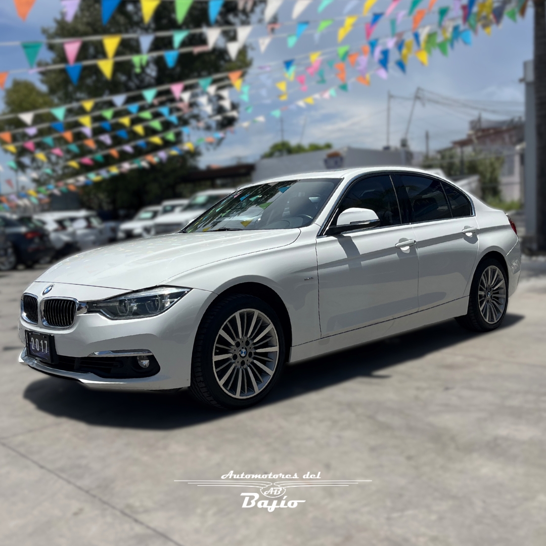 <a href='https://automotoresdelbajio.com.mx/autos/auto/3648'> BMW <br> 330i LUXURY</a>